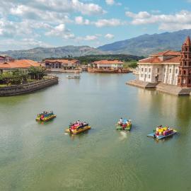Las Casas Filipinas de Acuzar，位于Bagac的酒店