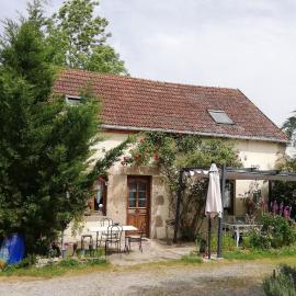 Les Chambres d'Helix，位于Saint-Dizier-les-Domaines的酒店