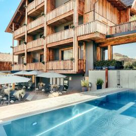 ALMMONTE SENSUM SUITES - Funky Living Hotel,位于瓦格赖恩的酒店