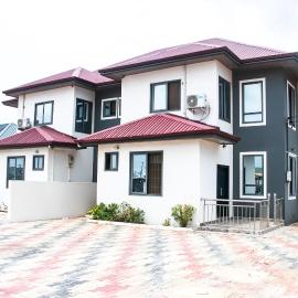 THE GRANGE HOTEL GHANA，位于Dawhwenya的酒店