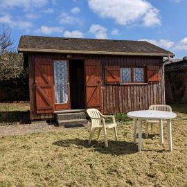 Au petit chalet d'Illiers Combray - Salle d'eau uniquement，位于伊利耶的酒店