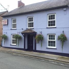 Kings Arms，位于兰达西尔的酒店