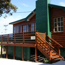 Cedar Cottages Blackmans Bay，位于金斯顿的酒店
