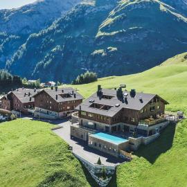 AlpenParks Hotel & Apartment Arlberg Warth mit Pool，位于沃瑟姆阿尔伯格的酒店
