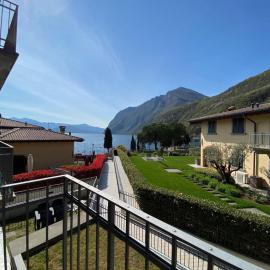 Alex's lake house，位于里瓦迪索尔托的酒店