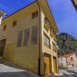 Barranco de la Olla by Apartamentos Arnedillo，位于阿尔内迪略的酒店