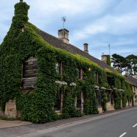 The Wheatsheaf Inn,位于水上伯顿的酒店