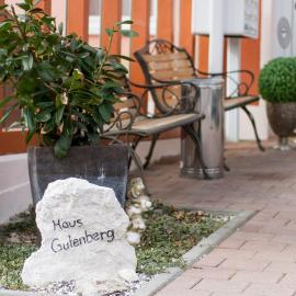 Hotel Garni Haus zum Gutenberg，位于哈尔伯格摩斯的酒店