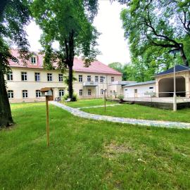 Moderne Gästewohnung "Am Weinberg" am Stadtpark，位于Oschatz的酒店
