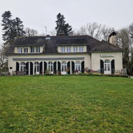 Aux Berges du Lac de Mondon,位于Mailhac-sur-Benaize的酒店