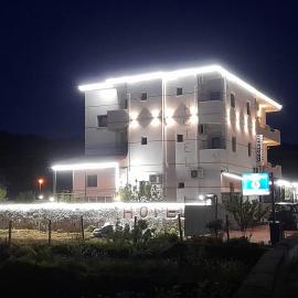 Hotel Apostoli，位于佩尔梅特的酒店