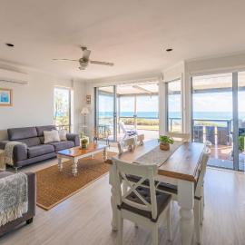 Port Willunga Ocean Views Beachhouse，位于Port Willunga的酒店