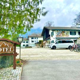 Hotel Bergland，位于格赖瑙的酒店