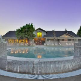 The Lodge at Eagle Crest，位于雷德蒙德的酒店