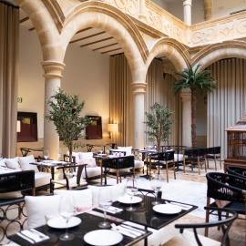 Hotel Cetina Palacio de los Salcedo，位于巴埃萨的酒店