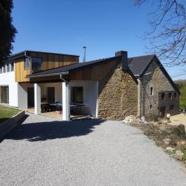 Gite MontBleu - 2 holiday houses - La Laiterie & La Grange，位于斯普里蒙的酒店