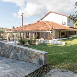 Holiday House 'To Abeli'，位于利萨基亚的酒店