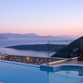 Heavenly Heights Villas By KB Hospitality，位于Évyiros的酒店