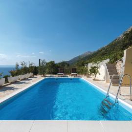 Two-Bedroom Holiday Home In Dingac，位于Gornji Dingač的酒店