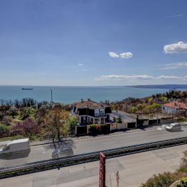 Ellinis Hotel - Sea View and Free Parking，位于瓦尔纳的酒店