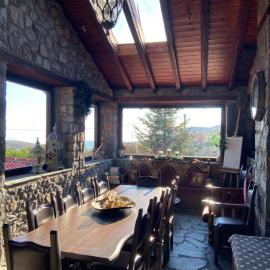 Blessings Chalet στον Παλαιό Άγιο Αθανάσιο με Τζάκι, Barbeque, μεγάλη αυλή και υπέροχη θέα，位于帕雷斯阿吉萨那的酒店