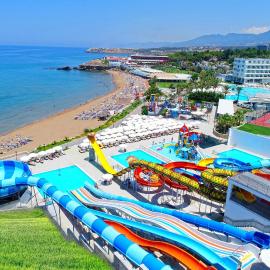 Acapulco Resort Hotel,位于凯里尼亚的酒店