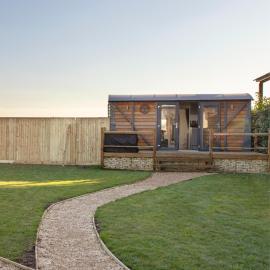 Holly Lodge - Quirky Shepherd's Hut With Hot Tub - Bespoke Made From A Salvaged Railway Carriage