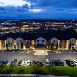 La Quinta by Wyndham Milwaukee Delafield，位于Delafield的酒店