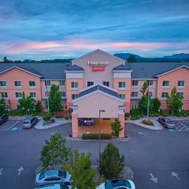 Fairfield Inn & Suites Burlington，位于伯灵顿的酒店