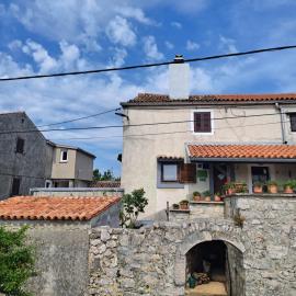 Holiday Home Pernat，位于瓦伦的酒店