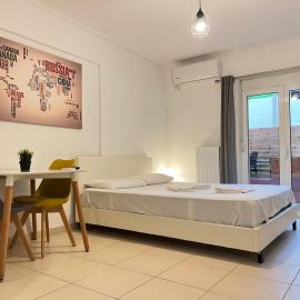 Jacuzzi studio close to athens airport!!，位于帕利尼的酒店