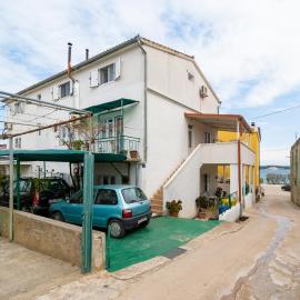 Apartments by the sea Tkon, Pasman - 17360，位于特孔的酒店