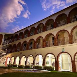 Hotel El Romano，位于伊斯塔潘德拉萨尔的酒店