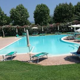 Casa Sara con Wifi e piscina comune, a soli 2 km dal mare，位于切奇纳的酒店