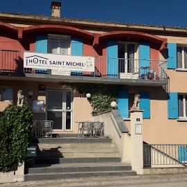 Hôtel Saint-Michel，位于迪涅莱班的酒店