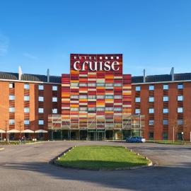 Hotel Cruise，位于卢奇诺的酒店