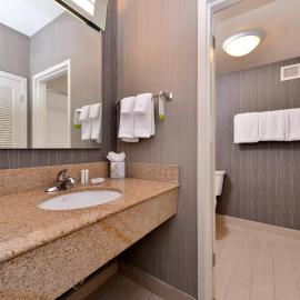 Courtyard by Marriott Dallas Northwest，位于法默斯布兰奇的酒店