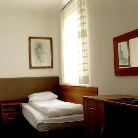 Hotel i Restauracja 13 Smaków，位于琴斯托霍瓦的酒店