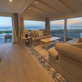 CASA MARIA - BEACHFRONT COTTAGE ON THE SAND，位于恩塞纳达港的酒店