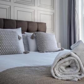 Modern Town Centre Apartment in Neath，位于尼思的酒店