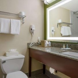 Quality Inn Near Princeton，位于劳伦斯的酒店