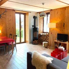 Charmant 2,5 pièces avec jardin à 2 pas du lac，位于尚佩克斯的酒店