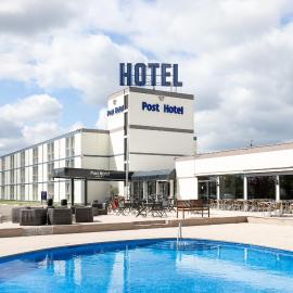 Globales Post Hotel & Wellness，位于赫尔斯塔尔的酒店
