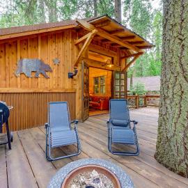 Creekside Cabin ~ 26 miles to Kings Canyon!，位于Badger的酒店