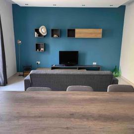 Sunset Apt Modern 1 bedroom Apt near the Beach，位于比尔泽布贾的酒店
