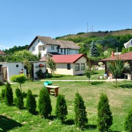 Camping La Foisor Turda，位于图尔达的酒店