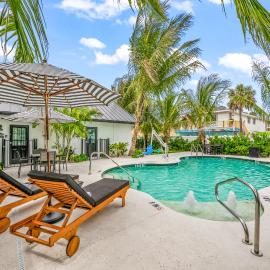 The Retreat at Anna Maria Island Inn,位于布雷登顿海滩的酒店