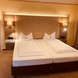 Hotel Rosenheimer Hof，位于特劳恩施泰因的酒店