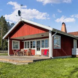 Cozy Home In Vittaryd With House Sea View，位于Vittaryd的酒店