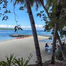 Samal Island Kembali Condo Resort，位于Fernandez的酒店